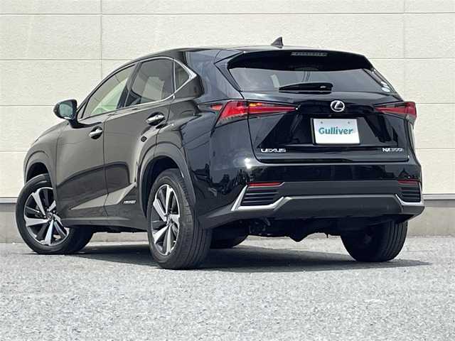 レクサス ＮＸ 300h Iパッケージ 茨城県 2018(平30)年 6.9万km ブラック 純正ナビ/・Bluetooth接続/・フルセグTV/レーダークルーズコントロール/プリクラッシュセーフティ/レーンディパーチャーアラート/電動革温席/ビルトインETC2.0/LEDオートライト/バックガイドモニター/ドライビングポジション/ステアリングヒーター/D＋N席パワーシート/USB入力端子/１２０V充電/D＋N席パワーシート/純正アルミホイール