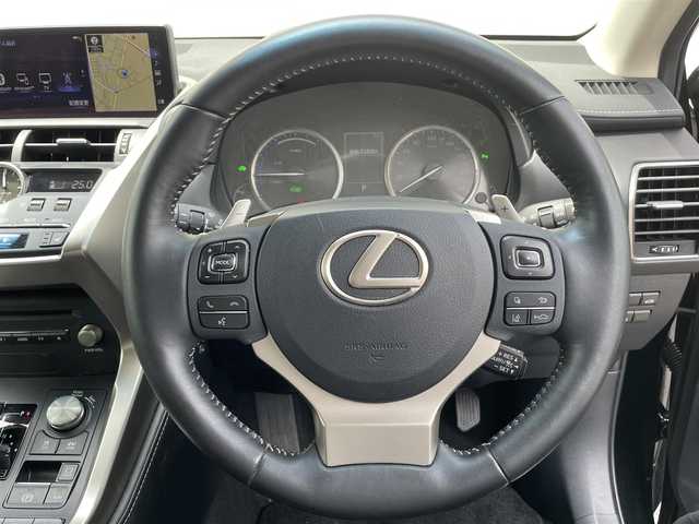 レクサス ＮＸ 300h Iパッケージ 茨城県 2018(平30)年 6.9万km ブラック 純正ナビ/・Bluetooth接続/・フルセグTV/レーダークルーズコントロール/プリクラッシュセーフティ/レーンディパーチャーアラート/電動革温席/ビルトインETC2.0/LEDオートライト/バックガイドモニター/ドライビングポジション/ステアリングヒーター/D＋N席パワーシート/USB入力端子/１２０V充電/D＋N席パワーシート/純正アルミホイール