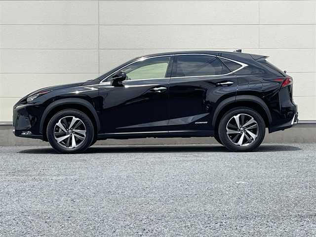 レクサス ＮＸ 300h Iパッケージ 茨城県 2018(平30)年 6.9万km ブラック 純正ナビ/・Bluetooth接続/・フルセグTV/レーダークルーズコントロール/プリクラッシュセーフティ/レーンディパーチャーアラート/電動革温席/ビルトインETC2.0/LEDオートライト/バックガイドモニター/ドライビングポジション/ステアリングヒーター/D＋N席パワーシート/USB入力端子/１２０V充電/D＋N席パワーシート/純正アルミホイール