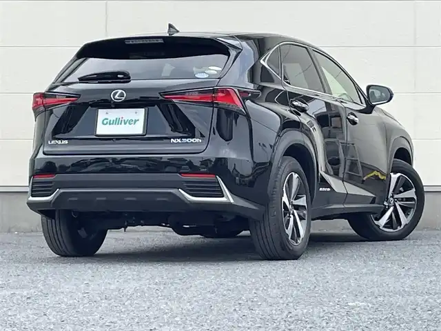 レクサス ＮＸ 300h Iパッケージ 茨城県 2018(平30)年 6.9万km ブラック 純正ナビ/・Bluetooth接続/・フルセグTV/レーダークルーズコントロール/プリクラッシュセーフティ/レーンディパーチャーアラート/電動革温席/ビルトインETC2.0/LEDオートライト/バックガイドモニター/ドライビングポジション/ステアリングヒーター/D＋N席パワーシート/USB入力端子/１２０V充電/D＋N席パワーシート/純正アルミホイール