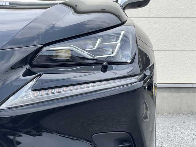 レクサス ＮＸ 300h Iパッケージ 茨城県 2018(平30)年 6.9万km ブラック 純正ナビ/・Bluetooth接続/・フルセグTV/レーダークルーズコントロール/プリクラッシュセーフティ/レーンディパーチャーアラート/電動革温席/ビルトインETC2.0/LEDオートライト/バックガイドモニター/ドライビングポジション/ステアリングヒーター/D＋N席パワーシート/USB入力端子/１２０V充電/D＋N席パワーシート/純正アルミホイール