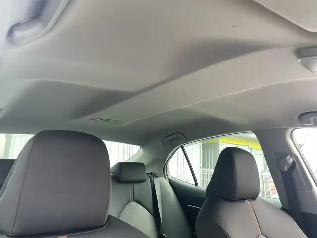 トヨタ カムリ G 愛知県 2020(令2)年 2.4万km プラチナホワイトパールマイカ /ワンオーナー車//純正ディスプレイオーディオ//AM/FM/USB/フルセグ/BT/Miracast//レーダークルーズコントロール//ブラインドスポットモニター//プリクラッシュセーフティー//ETC//リヤクロストラフィックアラート//レーンディパーチャーアラート//パーキングサポートブレーキ//クリアランスソナー//オートLEDヘッドライト//オートハイビーム//フォグランプ//ブレーキホールド//電動パーキングブレーキ//オートリトラクタブルウィンカーミラー//スマートキー//スペアキー//プッシュスタート//純正フロアマット//純正ドアバイザー//照明付きバニティミラー//ステアリングスイッチ//EV MODE//ECO MODE//NORMAL MODE//SPORT MODE//ISOFIX//保証書//取扱説明書//マルチメディア説明書//ナビ説明書