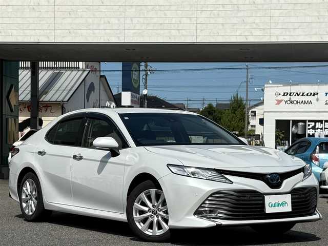 トヨタ カムリ G 愛知県 2020(令2)年 2.4万km プラチナホワイトパールマイカ /ワンオーナー車//純正ディスプレイオーディオ//AM/FM/USB/フルセグ/BT/Miracast//レーダークルーズコントロール//ブラインドスポットモニター//プリクラッシュセーフティー//ETC//リヤクロストラフィックアラート//レーンディパーチャーアラート//パーキングサポートブレーキ//クリアランスソナー//オートLEDヘッドライト//オートハイビーム//フォグランプ//ブレーキホールド//電動パーキングブレーキ//オートリトラクタブルウィンカーミラー//スマートキー//スペアキー//プッシュスタート//純正フロアマット//純正ドアバイザー//照明付きバニティミラー//ステアリングスイッチ//EV MODE//ECO MODE//NORMAL MODE//SPORT MODE//ISOFIX//保証書//取扱説明書//マルチメディア説明書//ナビ説明書