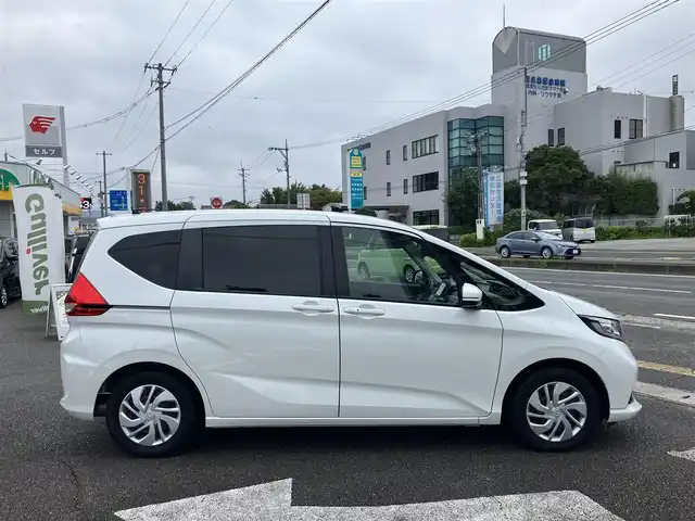 ホンダ フリード G 広島県 2022(令4)年 2.6万km プラチナホワイトパール ワンオーナー/ホンダセンシング/レーダークルーズ/両側パワースライドドア/純正ナビゲーション/バックカメラ（3画面切り替え付き）/フルセグTV/Bluetooth/シートヒーター（運転席・助手席）/LEDオートライト/USB端子/社外ドラレコ/新車保証書/取扱説明書/スペアキー