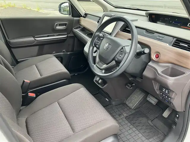 ホンダ フリード G 広島県 2022(令4)年 2.6万km プラチナホワイトパール ワンオーナー/ホンダセンシング/レーダークルーズ/両側パワースライドドア/純正ナビゲーション/バックカメラ（3画面切り替え付き）/フルセグTV/Bluetooth/シートヒーター（運転席・助手席）/LEDオートライト/USB端子/社外ドラレコ/新車保証書/取扱説明書/スペアキー