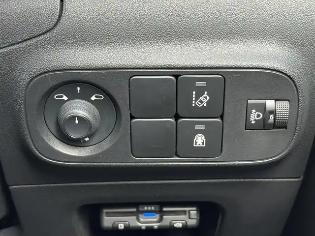 シトロエン シトロエン Ｃ３ シャイン 静岡県 2020(令2)年 3.3万km オレンジ ワンオーナー/BSM/純正ディスプレイオーディオ/(BT/CarPlay/USB)/衝突被害軽減システム/バックカメラ/クルーズコントロール/LKA/スマートキー/ETC/純正フロアマット/純正16インチアルミホイール/保証書/スペアキー