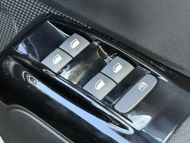 シトロエン シトロエン Ｃ３ シャイン 静岡県 2020(令2)年 3.3万km オレンジ ワンオーナー/BSM/純正ディスプレイオーディオ/(BT/CarPlay/USB)/衝突被害軽減システム/バックカメラ/クルーズコントロール/LKA/スマートキー/ETC/純正フロアマット/純正16インチアルミホイール/保証書/スペアキー
