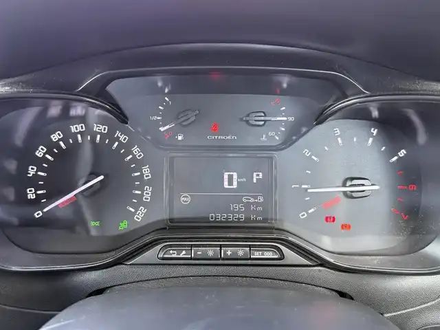 シトロエン シトロエン Ｃ３ シャイン 静岡県 2020(令2)年 3.3万km オレンジ ワンオーナー/BSM/純正ディスプレイオーディオ/(BT/CarPlay/USB)/衝突被害軽減システム/バックカメラ/クルーズコントロール/LKA/スマートキー/ETC/純正フロアマット/純正16インチアルミホイール/保証書/スペアキー