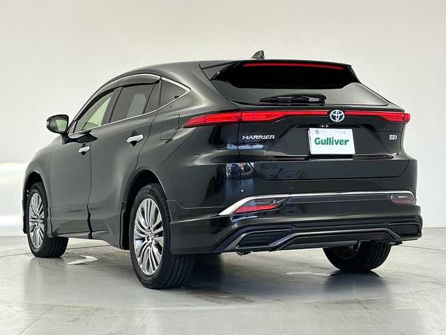 トヨタ ハリアー ハイブリッド Z レザーパッケージ 愛知県 2021(令3)年 1.4万km プレシャスブラックパール JBLサウンドシステム１２．３インチディスプレイオーディオ/・フルセグ（テレビキット装着）/・Bluetooth/全方位カメラ/ビルトインETC/パワーバックドア/ドラレコ内蔵デジタルインナーミラー/シートベンチレーション/トヨタセーフティセンス/・プリクラッシュセーフティ/・レーントレーシングアシスト/・レーダークルーズコントロール/・ロードサインアシスト/・ドライバー異常対応システム/・プロアクティブドライビングアシスト/・発進遅れ告知機能/・ブラインドスポットモニター/・パーキングサポートブレーキ/ステアリングヒーター