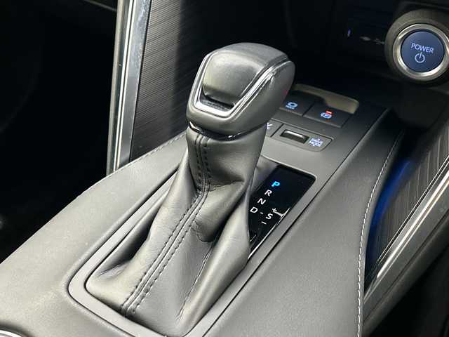 トヨタ ハリアー ハイブリッド Z レザーパッケージ 愛知県 2021(令3)年 1.4万km プレシャスブラックパール JBLサウンドシステム１２．３インチディスプレイオーディオ/・フルセグ（テレビキット装着）/・Bluetooth/全方位カメラ/ビルトインETC/パワーバックドア/ドラレコ内蔵デジタルインナーミラー/シートベンチレーション/トヨタセーフティセンス/・プリクラッシュセーフティ/・レーントレーシングアシスト/・レーダークルーズコントロール/・ロードサインアシスト/・ドライバー異常対応システム/・プロアクティブドライビングアシスト/・発進遅れ告知機能/・ブラインドスポットモニター/・パーキングサポートブレーキ/ステアリングヒーター