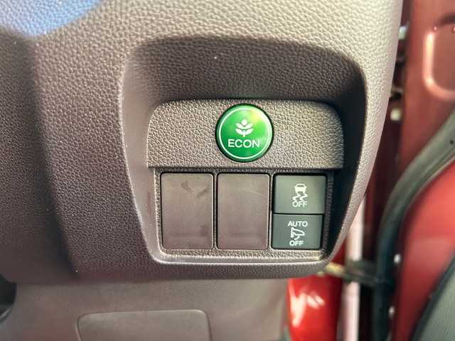 ホンダ Ｎ ＯＮＥ プレミアム 東京都 2016(平28)年 6.2万km プレミアムディープロッソパール 純正ナビ(ワンセグ、CD、DVD、Bluetooth)/バックカメラ/エコモード/横滑り防止/アイドリングストップ/ドライブレコーダー/保証書/取扱説明書/記録簿/スペアキー1本