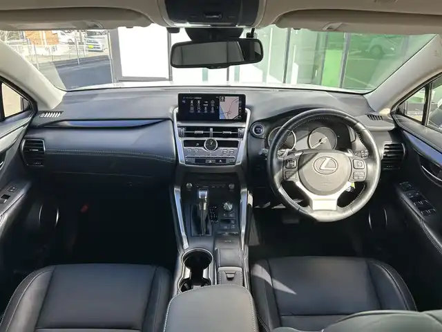 レクサス ＮＸ 300h Iパッケージ 和歌山県 2018(平30)年 7.7万km ソニッククォーツ 純正12.3インチナビ/フルセグTV/パノラミックビューカメラ/ヘッドアップディスプレイ/BSM/レーダークルーズコントロール/レクサスセーフティシステム/BSM/PKSA/PKSB/ビルトインETC2.0/パワーシート/シートヒーター/レザーシート/シートメモリ/ステアリングヒーター/オートライト/オートハイビーム/LEDヘッドライト