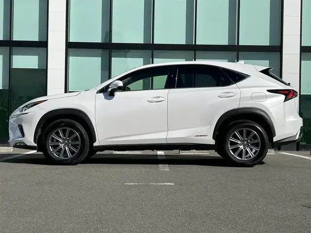 レクサス ＮＸ 300h Iパッケージ 和歌山県 2018(平30)年 7.7万km ソニッククォーツ 純正12.3インチナビ/フルセグTV/パノラミックビューカメラ/ヘッドアップディスプレイ/BSM/レーダークルーズコントロール/レクサスセーフティシステム/BSM/PKSA/PKSB/ビルトインETC2.0/パワーシート/シートヒーター/レザーシート/シートメモリ/ステアリングヒーター/オートライト/オートハイビーム/LEDヘッドライト