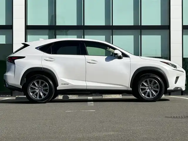 レクサス ＮＸ 300h Iパッケージ 和歌山県 2018(平30)年 7.7万km ソニッククォーツ 純正12.3インチナビ/フルセグTV/パノラミックビューカメラ/ヘッドアップディスプレイ/BSM/レーダークルーズコントロール/レクサスセーフティシステム/BSM/PKSA/PKSB/ビルトインETC2.0/パワーシート/シートヒーター/レザーシート/シートメモリ/ステアリングヒーター/オートライト/オートハイビーム/LEDヘッドライト
