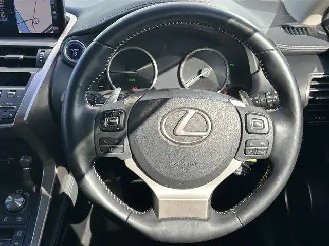 レクサス ＮＸ 300h Iパッケージ 和歌山県 2018(平30)年 7.7万km ソニッククォーツ 純正12.3インチナビ/フルセグTV/パノラミックビューカメラ/ヘッドアップディスプレイ/BSM/レーダークルーズコントロール/レクサスセーフティシステム/BSM/PKSA/PKSB/ビルトインETC2.0/パワーシート/シートヒーター/レザーシート/シートメモリ/ステアリングヒーター/オートライト/オートハイビーム/LEDヘッドライト
