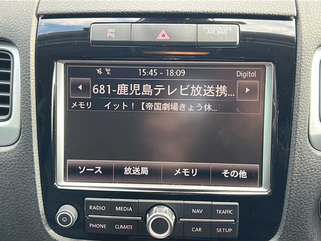 フォルクスワーゲン トゥアレグ V6 Bモーションテクノ CDC 鹿児島県 2011(平23)年 6.5万km ディープブラックパールエフェクト 純正ナビ/FM　AM　/ワンセグTV/エアーサスペンション/４WD/ETC/１００V電源/MTモード付AT/バックカメラ/アラウンドビューモニター/シートヒーター/レザーシート/ヒートシーター/オートライト/LEDライト/パワーシート（D席、N席）