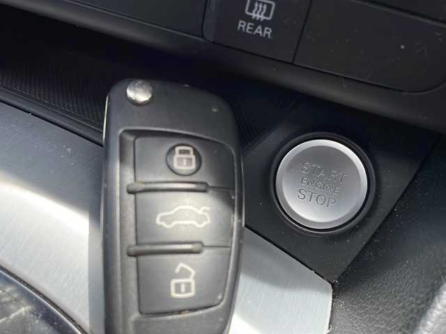 アウディ Ｑ３ 2．0 TFSI クワトロ 211PS 秋田県 2012(平24)年 11.5万km 黒 登録時走行距離115071km/純正CDプレイヤー/純正HDDナビ/クリアランスソナー/純正前方ドライブレコーダー/純正AW/運助パワーシート/スペアキー