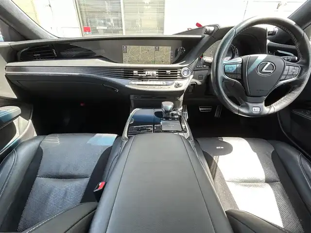 レクサス ＬＳ 500h Fスポーツ 福岡県 2018(平30)年 5.9万km ホワイトノーヴァガラスフレーク TRDエアロ(フロント)/ムーンルーフ/12.3インチメーカーナビ/　(AM/FM/CD/DVD/Bluetooth/Miracast/フルセグTV)/パノラミックビューモニター/バックカメラ/デジタルインナーミラー/レクサスセーフティシステム+A/・プリクラッシュセーフティ/・フロントクロストラフィックアラート/・レーントレーシングアシスト/・アダプティブハイビームシステム/・ロードサインアシスト/・レーダークルーズコントロール/・先行車発進告知/・ドライバー異常時停車支援システム/ブラインドスポットモニター/パワートランクリッド/ヘッドアップディスプレイ/パドルシフト/純正20インチアルミホイール/黒色レザーシート/メモリー付きパワーシート(全席)/シートヒーター/ベンチレーション(全席)/電動リヤサンシェード/ビルトインETC2.0/スペアキー×1/カードキー×1/保証書/取扱説明書/ナビ取扱説明書