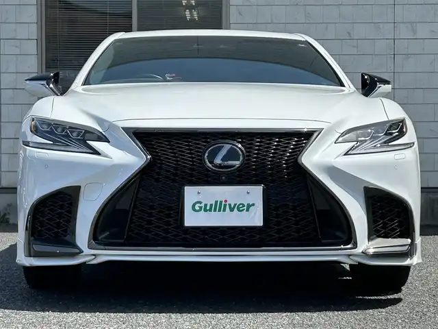 レクサス ＬＳ 500h Fスポーツ 福岡県 2018(平30)年 5.9万km ホワイトノーヴァガラスフレーク TRDエアロ(フロント)/ムーンルーフ/12.3インチメーカーナビ/　(AM/FM/CD/DVD/Bluetooth/Miracast/フルセグTV)/パノラミックビューモニター/バックカメラ/デジタルインナーミラー/レクサスセーフティシステム+A/・プリクラッシュセーフティ/・フロントクロストラフィックアラート/・レーントレーシングアシスト/・アダプティブハイビームシステム/・ロードサインアシスト/・レーダークルーズコントロール/・先行車発進告知/・ドライバー異常時停車支援システム/ブラインドスポットモニター/パワートランクリッド/ヘッドアップディスプレイ/パドルシフト/純正20インチアルミホイール/黒色レザーシート/メモリー付きパワーシート(全席)/シートヒーター/ベンチレーション(全席)/電動リヤサンシェード/ビルトインETC2.0/スペアキー×1/カードキー×1/保証書/取扱説明書/ナビ取扱説明書