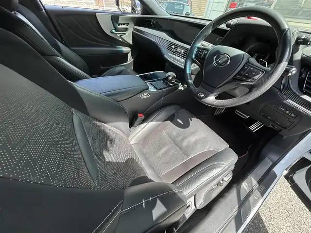 レクサス ＬＳ 500h Fスポーツ 福岡県 2018(平30)年 5.9万km ホワイトノーヴァガラスフレーク TRDエアロ(フロント)/ムーンルーフ/12.3インチメーカーナビ/　(AM/FM/CD/DVD/Bluetooth/Miracast/フルセグTV)/パノラミックビューモニター/バックカメラ/デジタルインナーミラー/レクサスセーフティシステム+A/・プリクラッシュセーフティ/・フロントクロストラフィックアラート/・レーントレーシングアシスト/・アダプティブハイビームシステム/・ロードサインアシスト/・レーダークルーズコントロール/・先行車発進告知/・ドライバー異常時停車支援システム/ブラインドスポットモニター/パワートランクリッド/ヘッドアップディスプレイ/パドルシフト/純正20インチアルミホイール/黒色レザーシート/メモリー付きパワーシート(全席)/シートヒーター/ベンチレーション(全席)/電動リヤサンシェード/ビルトインETC2.0/スペアキー×1/カードキー×1/保証書/取扱説明書/ナビ取扱説明書