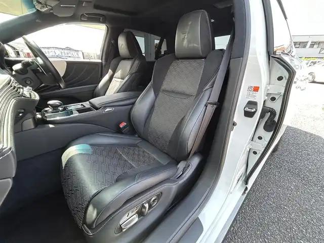 レクサス ＬＳ 500h Fスポーツ 福岡県 2018(平30)年 5.9万km ホワイトノーヴァガラスフレーク TRDエアロ(フロント)/ムーンルーフ/12.3インチメーカーナビ/　(AM/FM/CD/DVD/Bluetooth/Miracast/フルセグTV)/パノラミックビューモニター/バックカメラ/デジタルインナーミラー/レクサスセーフティシステム+A/・プリクラッシュセーフティ/・フロントクロストラフィックアラート/・レーントレーシングアシスト/・アダプティブハイビームシステム/・ロードサインアシスト/・レーダークルーズコントロール/・先行車発進告知/・ドライバー異常時停車支援システム/ブラインドスポットモニター/パワートランクリッド/ヘッドアップディスプレイ/パドルシフト/純正20インチアルミホイール/黒色レザーシート/メモリー付きパワーシート(全席)/シートヒーター/ベンチレーション(全席)/電動リヤサンシェード/ビルトインETC2.0/スペアキー×1/カードキー×1/保証書/取扱説明書/ナビ取扱説明書