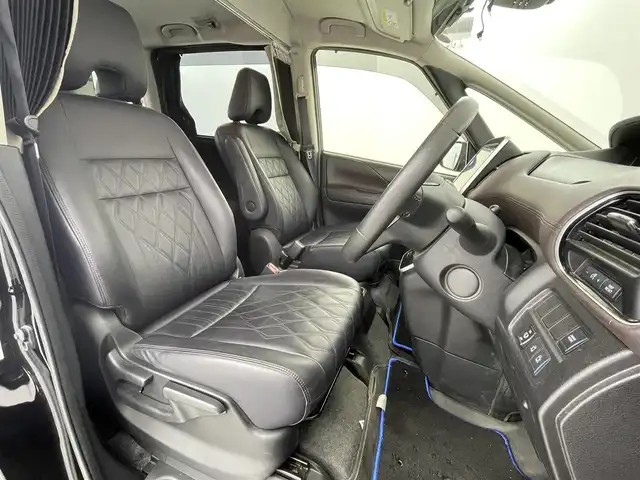 日産 セレナ e－パワー ハイウェイスター G 大阪府 2020(令2)年 4.7万km ダイヤモンドブラック 衝突軽減ブレーキ/　・車線逸脱警報　LDW/　・後側方車両検知警報　BSW/　・後側方衝突防止支援システム　BSI/　。標識認識機能/　・クリアランスソナー/　・ふらつき警報/純正10インチナビ/　Bluetooth/CD/DVD/フルセグ/インテリジェントアラウンドビューモニター/バックカメラ/デジタルインナーミラー/ハンズフリーオートスライドドア/両側パワースライドドア/ブラインドスポットミニター　BSM/クルーズコントロール/LEDオートライト/フォグランプ/スマートキー/ETC2.0/ドアバイザー/純正フロアマット/室内カーテン