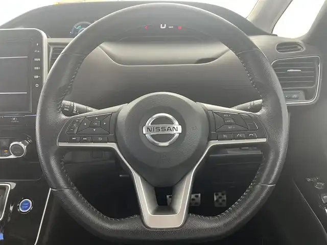 日産 セレナ e－パワー ハイウェイスター G 大阪府 2020(令2)年 4.7万km ダイヤモンドブラック 衝突軽減ブレーキ/　・車線逸脱警報　LDW/　・後側方車両検知警報　BSW/　・後側方衝突防止支援システム　BSI/　。標識認識機能/　・クリアランスソナー/　・ふらつき警報/純正10インチナビ/　Bluetooth/CD/DVD/フルセグ/インテリジェントアラウンドビューモニター/バックカメラ/デジタルインナーミラー/ハンズフリーオートスライドドア/両側パワースライドドア/ブラインドスポットミニター　BSM/クルーズコントロール/LEDオートライト/フォグランプ/スマートキー/ETC2.0/ドアバイザー/純正フロアマット/室内カーテン