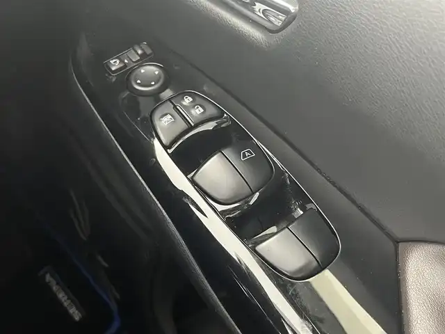 日産 セレナ e－パワー ハイウェイスター G 大阪府 2020(令2)年 4.7万km ダイヤモンドブラック 衝突軽減ブレーキ/　・車線逸脱警報　LDW/　・後側方車両検知警報　BSW/　・後側方衝突防止支援システム　BSI/　。標識認識機能/　・クリアランスソナー/　・ふらつき警報/純正10インチナビ/　Bluetooth/CD/DVD/フルセグ/インテリジェントアラウンドビューモニター/バックカメラ/デジタルインナーミラー/ハンズフリーオートスライドドア/両側パワースライドドア/ブラインドスポットミニター　BSM/クルーズコントロール/LEDオートライト/フォグランプ/スマートキー/ETC2.0/ドアバイザー/純正フロアマット/室内カーテン