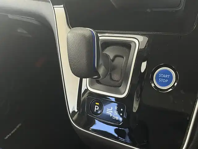 日産 セレナ e－パワー ハイウェイスター G 大阪府 2020(令2)年 4.7万km ダイヤモンドブラック 衝突軽減ブレーキ/　・車線逸脱警報　LDW/　・後側方車両検知警報　BSW/　・後側方衝突防止支援システム　BSI/　。標識認識機能/　・クリアランスソナー/　・ふらつき警報/純正10インチナビ/　Bluetooth/CD/DVD/フルセグ/インテリジェントアラウンドビューモニター/バックカメラ/デジタルインナーミラー/ハンズフリーオートスライドドア/両側パワースライドドア/ブラインドスポットミニター　BSM/クルーズコントロール/LEDオートライト/フォグランプ/スマートキー/ETC2.0/ドアバイザー/純正フロアマット/室内カーテン