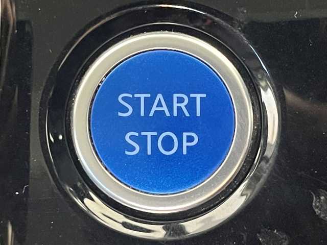 日産 セレナ e－パワー ハイウェイスター G 大阪府 2020(令2)年 4.7万km ダイヤモンドブラック 衝突軽減ブレーキ/　・車線逸脱警報　LDW/　・後側方車両検知警報　BSW/　・後側方衝突防止支援システム　BSI/　。標識認識機能/　・クリアランスソナー/　・ふらつき警報/純正10インチナビ/　Bluetooth/CD/DVD/フルセグ/インテリジェントアラウンドビューモニター/バックカメラ/デジタルインナーミラー/ハンズフリーオートスライドドア/両側パワースライドドア/ブラインドスポットミニター　BSM/クルーズコントロール/LEDオートライト/フォグランプ/スマートキー/ETC2.0/ドアバイザー/純正フロアマット/室内カーテン