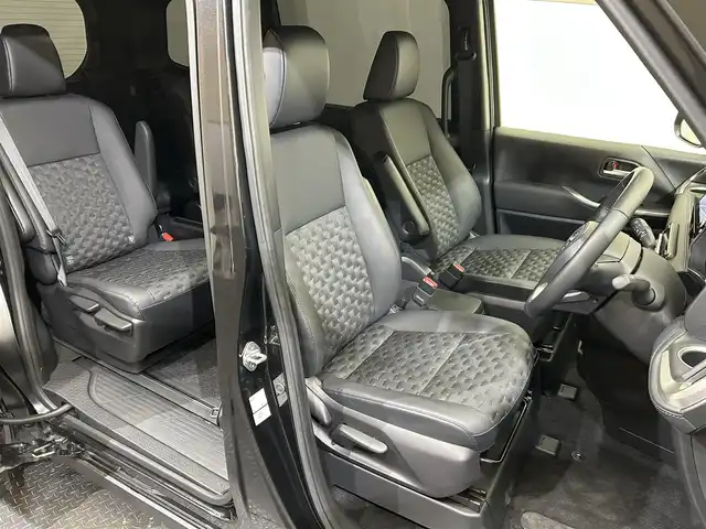 トヨタ ヴォクシー S－Z 愛媛県 2022(令4)年 2.5万km グリッターブラックガラスフレーク トヨタセーフティセンス　LDA　PCS　PDA　RCD　PKSB　RSA　レーダークルーズコントロール　純正10型ディスプレイオーディオ　ナビ　フルセグ　CD　DVD　AppleCarPlay　androidauto　全周囲カメラ　両側パワスラ　ハーフレザーシート　シートヒーター　ステアリングリモコン　ETC2.0