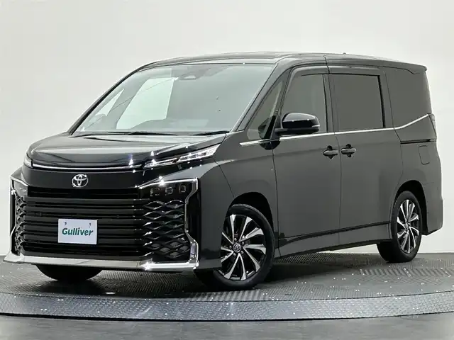 トヨタ ヴォクシー S－Z 愛媛県 2022(令4)年 2.5万km グリッターブラックガラスフレーク トヨタセーフティセンス　LDA　PCS　PDA　RCD　PKSB　RSA　レーダークルーズコントロール　純正10型ディスプレイオーディオ　ナビ　フルセグ　CD　DVD　AppleCarPlay　androidauto　全周囲カメラ　両側パワスラ　ハーフレザーシート　シートヒーター　ステアリングリモコン　ETC2.0