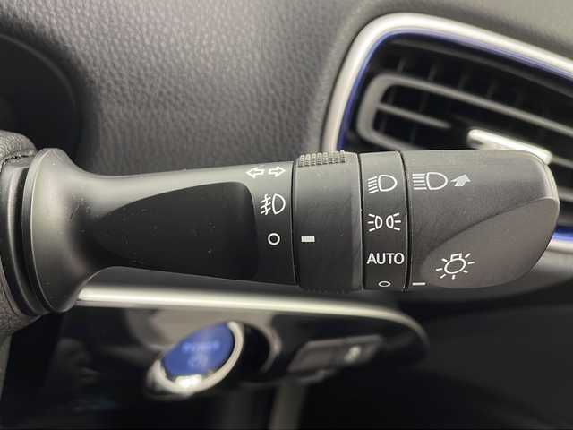 トヨタ プリウス Sツーリングセレクション 三重県 2020(令2)年 5.5万km ホワイトパールクリスタルシャイン 純正ナビ（NSZT-Y68T）/・フルセグ/CD/DVD/BT/SD/モデリスタフルエアロ/バックカメラ/前席シートヒーター/トヨタセーフティセンス/・プリクラッシュセーフティ/・オートマチックハイビーム/・レーダークルーズコントロール/・レーントレーシングアシスト/・ロードサインアシスト/前後ドライブレコーダー/ビルトインETC/LEDヘッドライト（オート）/革巻きステアリング/ステアリングスイッチ/オートライト/プッシュスタート/スマートキー