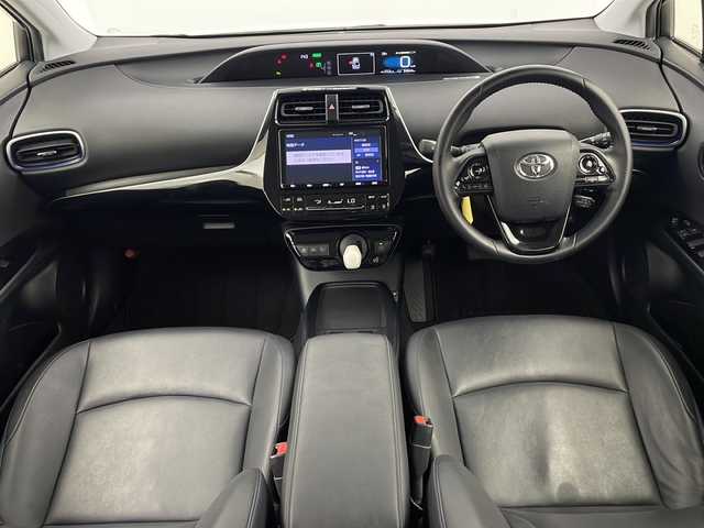 トヨタ プリウス Sツーリングセレクション 三重県 2020(令2)年 5.5万km ホワイトパールクリスタルシャイン 純正ナビ（NSZT-Y68T）/・フルセグ/CD/DVD/BT/SD/モデリスタフルエアロ/バックカメラ/前席シートヒーター/トヨタセーフティセンス/・プリクラッシュセーフティ/・オートマチックハイビーム/・レーダークルーズコントロール/・レーントレーシングアシスト/・ロードサインアシスト/前後ドライブレコーダー/ビルトインETC/LEDヘッドライト（オート）/革巻きステアリング/ステアリングスイッチ/オートライト/プッシュスタート/スマートキー