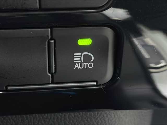 トヨタ プリウス Sツーリングセレクション 三重県 2020(令2)年 5.5万km ホワイトパールクリスタルシャイン 純正ナビ（NSZT-Y68T）/・フルセグ/CD/DVD/BT/SD/モデリスタフルエアロ/バックカメラ/前席シートヒーター/トヨタセーフティセンス/・プリクラッシュセーフティ/・オートマチックハイビーム/・レーダークルーズコントロール/・レーントレーシングアシスト/・ロードサインアシスト/前後ドライブレコーダー/ビルトインETC/LEDヘッドライト（オート）/革巻きステアリング/ステアリングスイッチ/オートライト/プッシュスタート/スマートキー