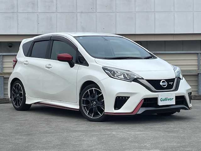 日産 ノート ニスモS 静岡県 2017(平29)年 4.2万km ブリリアントホワイトパール 5速MT/純正ナビ/ドラレコ/LEDヘッドランプ/ドアバイザー/スマートキー/ラバーマット/純正アルミホイール