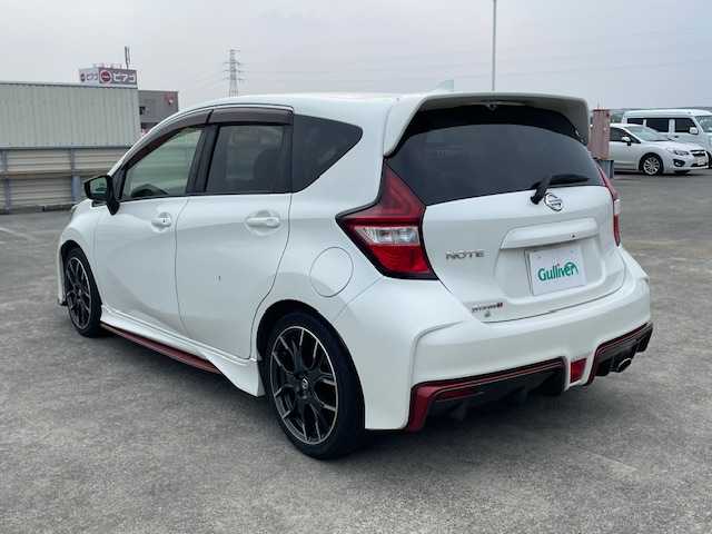 日産 ノート ニスモS 静岡県 2017(平29)年 4.2万km ブリリアントホワイトパール 5速MT/純正ナビ/ドラレコ/LEDヘッドランプ/ドアバイザー/スマートキー/ラバーマット/純正アルミホイール