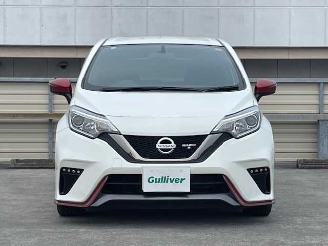 日産 ノート ニスモS 静岡県 2017(平29)年 4.2万km ブリリアントホワイトパール 5速MT/純正ナビ/ドラレコ/LEDヘッドランプ/ドアバイザー/スマートキー/ラバーマット/純正アルミホイール