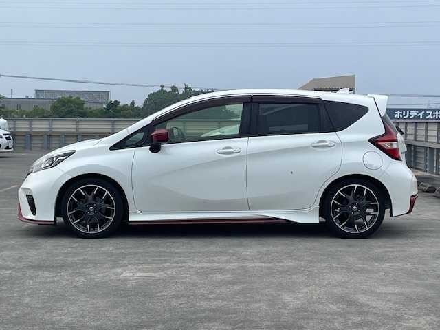 日産 ノート ニスモS 静岡県 2017(平29)年 4.2万km ブリリアントホワイトパール 5速MT/純正ナビ/ドラレコ/LEDヘッドランプ/ドアバイザー/スマートキー/ラバーマット/純正アルミホイール