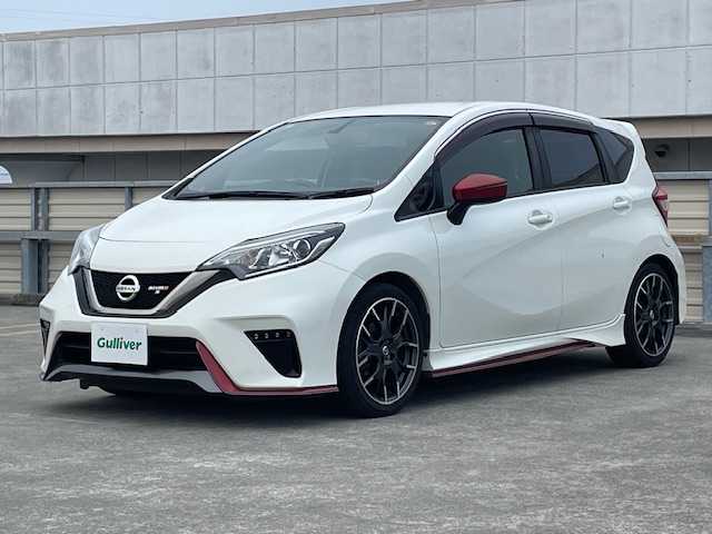 日産 ノート ニスモS 静岡県 2017(平29)年 4.2万km ブリリアントホワイトパール 5速MT/純正ナビ/ドラレコ/LEDヘッドランプ/ドアバイザー/スマートキー/ラバーマット/純正アルミホイール