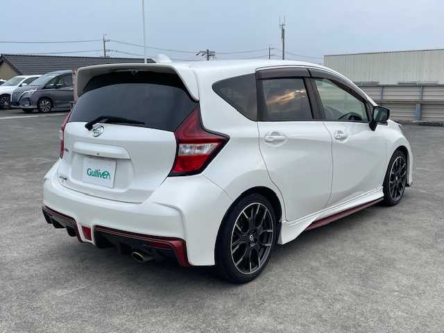 日産 ノート ニスモS 静岡県 2017(平29)年 4.2万km ブリリアントホワイトパール 5速MT/純正ナビ/ドラレコ/LEDヘッドランプ/ドアバイザー/スマートキー/ラバーマット/純正アルミホイール