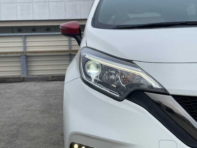 日産 ノート ニスモS 静岡県 2017(平29)年 4.2万km ブリリアントホワイトパール 5速MT/純正ナビ/ドラレコ/LEDヘッドランプ/ドアバイザー/スマートキー/ラバーマット/純正アルミホイール