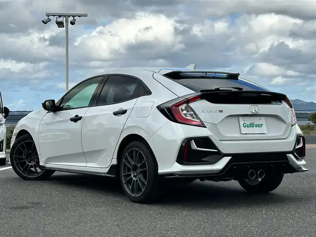 ホンダ シビック ハッチバック 島根県 2020(令2)年 6.4万km プラチナホワイトパール 登録時走行距離 63527Km/6速MT/純正SDナビ/フルセグTV/バックカメラ/シートヒーター/前席パワーシート/ハーフレザーシート/衝突軽減ブレーキ/レーンキープアシスト/禁煙車/オートマチックハイビーム/レーダークルーズコントロール/前後ドライブレコーダー/RAYS18インチAW/ETC2.0/LEDヘッドライト/スマートキー