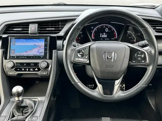 ホンダ シビック ハッチバック 島根県 2020(令2)年 6.4万km プラチナホワイトパール 登録時走行距離 63527Km/6速MT/純正SDナビ/フルセグTV/バックカメラ/シートヒーター/前席パワーシート/ハーフレザーシート/衝突軽減ブレーキ/レーンキープアシスト/禁煙車/オートマチックハイビーム/レーダークルーズコントロール/前後ドライブレコーダー/RAYS18インチAW/ETC2.0/LEDヘッドライト/スマートキー
