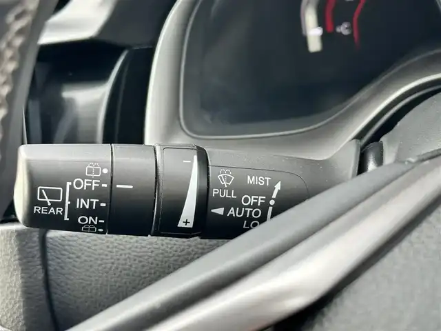 ホンダ シビック ハッチバック 島根県 2020(令2)年 6.4万km プラチナホワイトパール 登録時走行距離 63527Km/6速MT/純正SDナビ/フルセグTV/バックカメラ/シートヒーター/前席パワーシート/ハーフレザーシート/衝突軽減ブレーキ/レーンキープアシスト/禁煙車/オートマチックハイビーム/レーダークルーズコントロール/前後ドライブレコーダー/RAYS18インチAW/ETC2.0/LEDヘッドライト/スマートキー