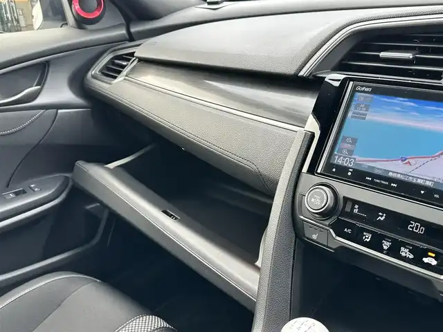 ホンダ シビック ハッチバック 島根県 2020(令2)年 6.4万km プラチナホワイトパール 登録時走行距離 63527Km/6速MT/純正SDナビ/フルセグTV/バックカメラ/シートヒーター/前席パワーシート/ハーフレザーシート/衝突軽減ブレーキ/レーンキープアシスト/禁煙車/オートマチックハイビーム/レーダークルーズコントロール/前後ドライブレコーダー/RAYS18インチAW/ETC2.0/LEDヘッドライト/スマートキー