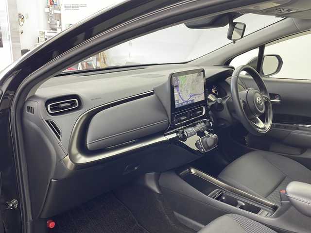 トヨタ アクア Z 兵庫県 2022(令4)年 3.5万km ブラックマイカ ・純正10.5インチナビ（TV/BT/USB/Miracast)/・アラウンドビューモニター/・AC１００V充電/・プリクラッシュセーフティ/・オートマチックハイビーム/・クリアランスソナー/・レーダークルーズコントロール/・ブラインドスポットモニター/・ロードサインアシスト/・パーキングサポートブレーキ/・リヤクロストラフィックアラート/・LEDヘッドライト/・ビルトインETC/・純正16インチAW/・ヘッドライトレベライザー/・プッシュスタート/・ステアリングリモコン