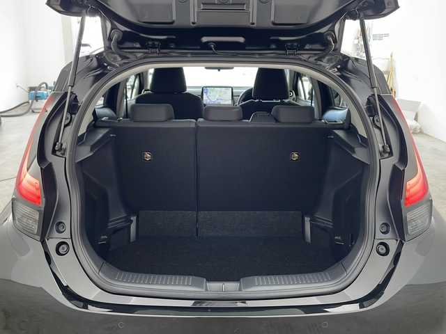 トヨタ アクア Z 兵庫県 2022(令4)年 3.5万km ブラックマイカ ・純正10.5インチナビ（TV/BT/USB/Miracast)/・アラウンドビューモニター/・AC１００V充電/・プリクラッシュセーフティ/・オートマチックハイビーム/・クリアランスソナー/・レーダークルーズコントロール/・ブラインドスポットモニター/・ロードサインアシスト/・パーキングサポートブレーキ/・リヤクロストラフィックアラート/・LEDヘッドライト/・ビルトインETC/・純正16インチAW/・ヘッドライトレベライザー/・プッシュスタート/・ステアリングリモコン