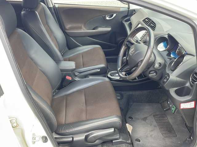 ホンダ フィット シャトル ハイブリッド ナビプレミアムセレ 島根県 2012(平24)年 5.6万km プレミアムホワイトパール 純正HDDナビゲーション/フルセグ/バックカメラ/クルーズコントロール/ハーフレザーシート/ビルトインETC/AUTOライト/電動格納ミラー/ウィンカーミラー