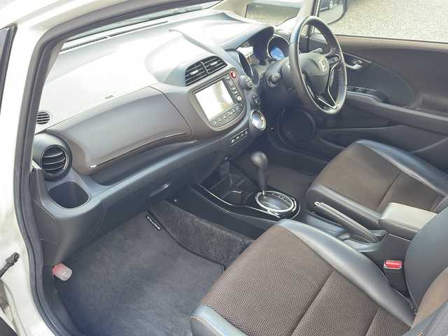 ホンダ フィット シャトル ハイブリッド ナビプレミアムセレ 島根県 2012(平24)年 5.6万km プレミアムホワイトパール 純正HDDナビゲーション/フルセグ/バックカメラ/クルーズコントロール/ハーフレザーシート/ビルトインETC/AUTOライト/電動格納ミラー/ウィンカーミラー